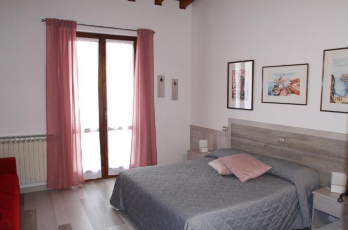 Hotel Colomber Gardone Riviera Buitenkant foto