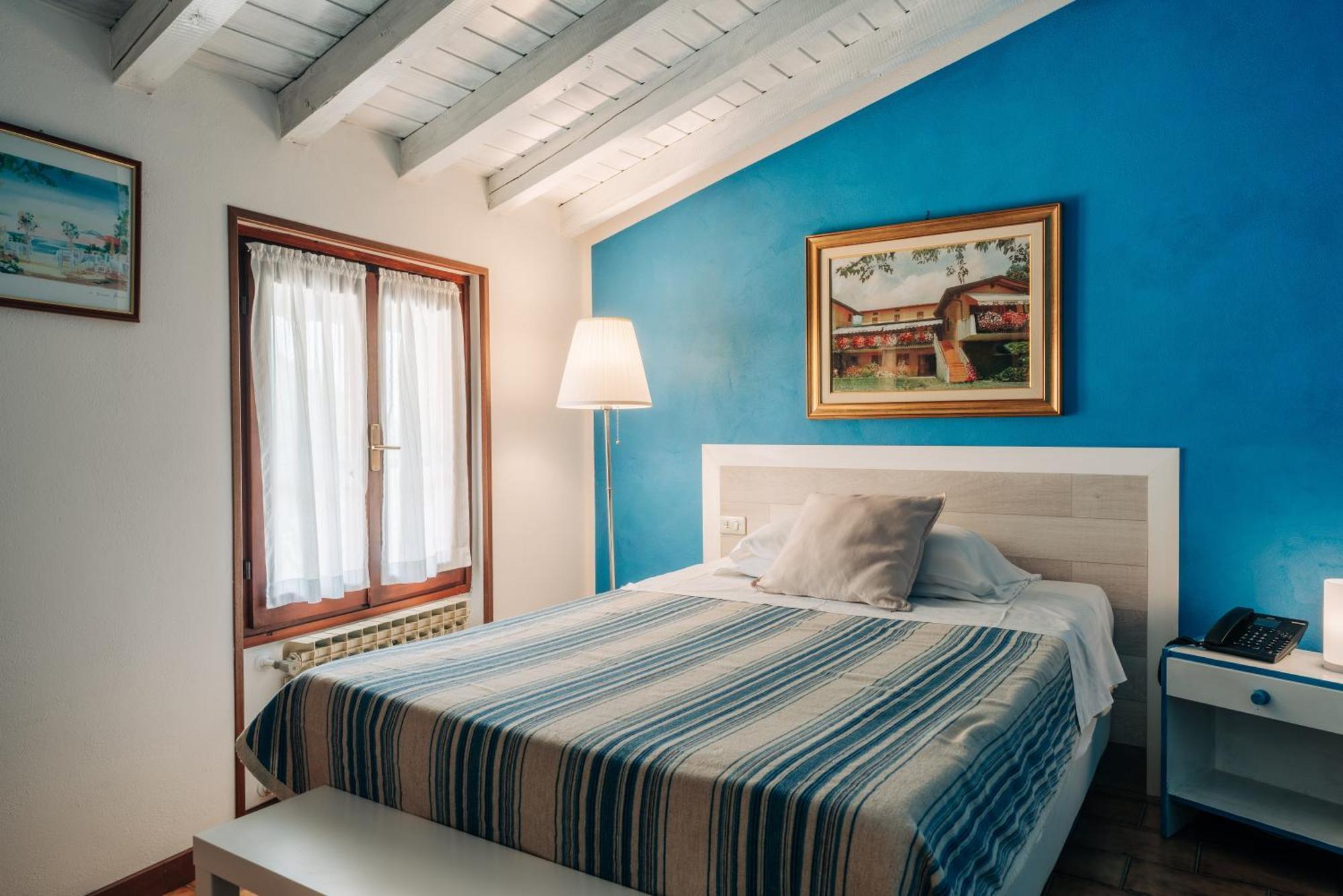 Hotel Colomber Gardone Riviera Buitenkant foto