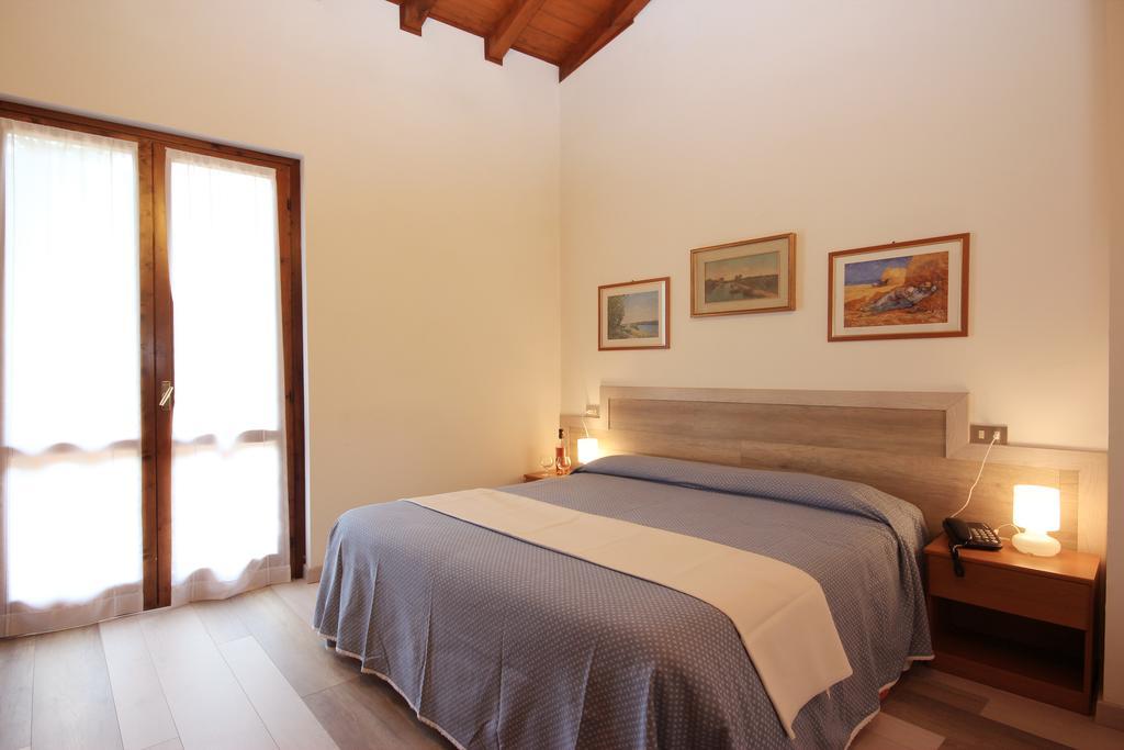 Hotel Colomber Gardone Riviera Buitenkant foto