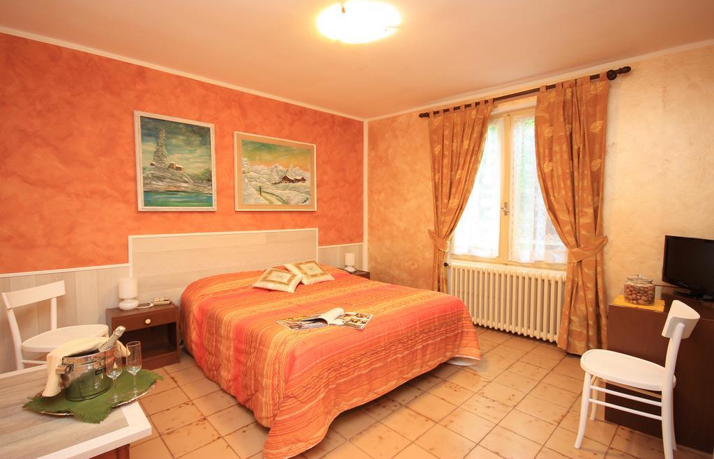 Hotel Colomber Gardone Riviera Buitenkant foto