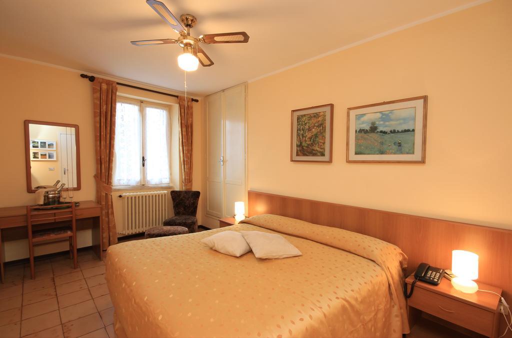 Hotel Colomber Gardone Riviera Buitenkant foto
