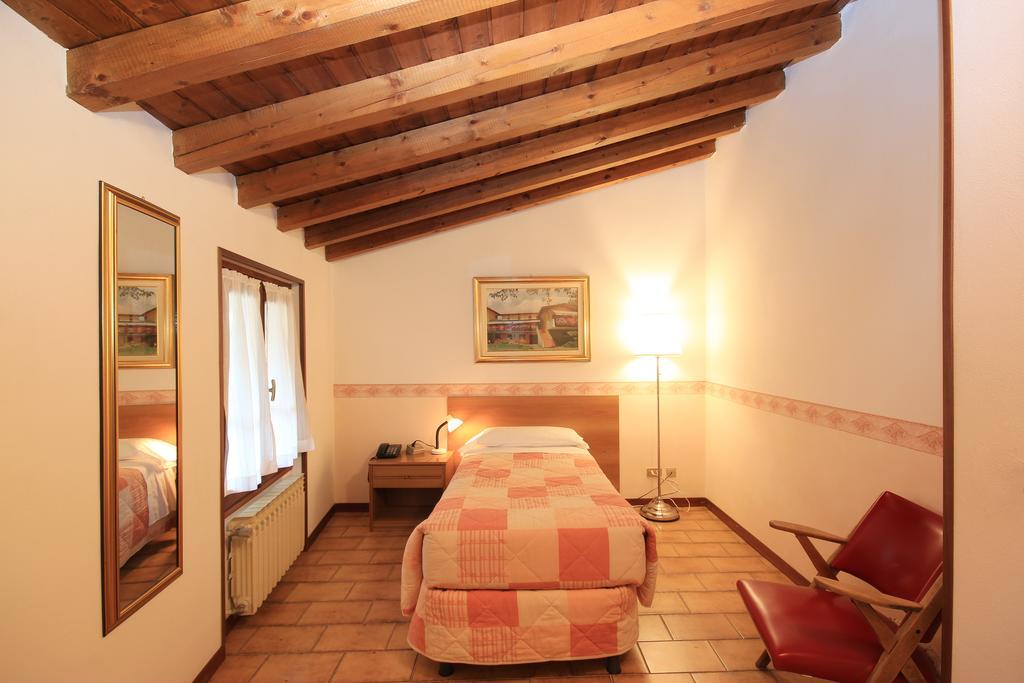 Hotel Colomber Gardone Riviera Buitenkant foto