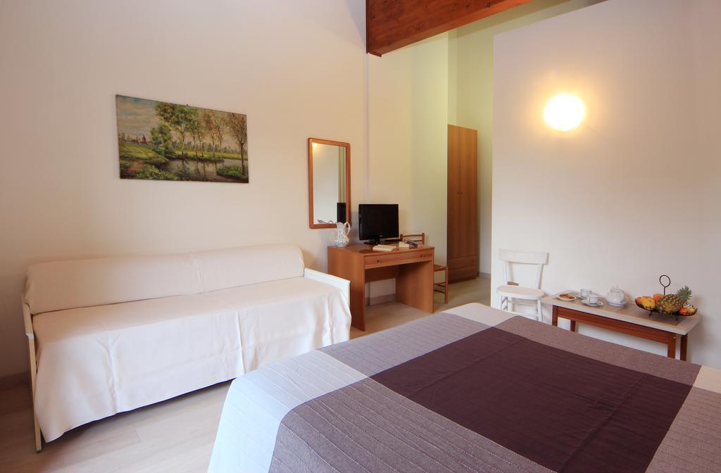 Hotel Colomber Gardone Riviera Buitenkant foto
