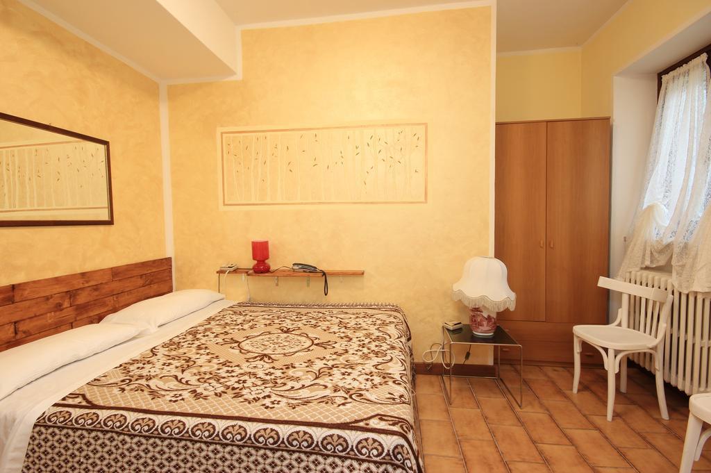Hotel Colomber Gardone Riviera Buitenkant foto