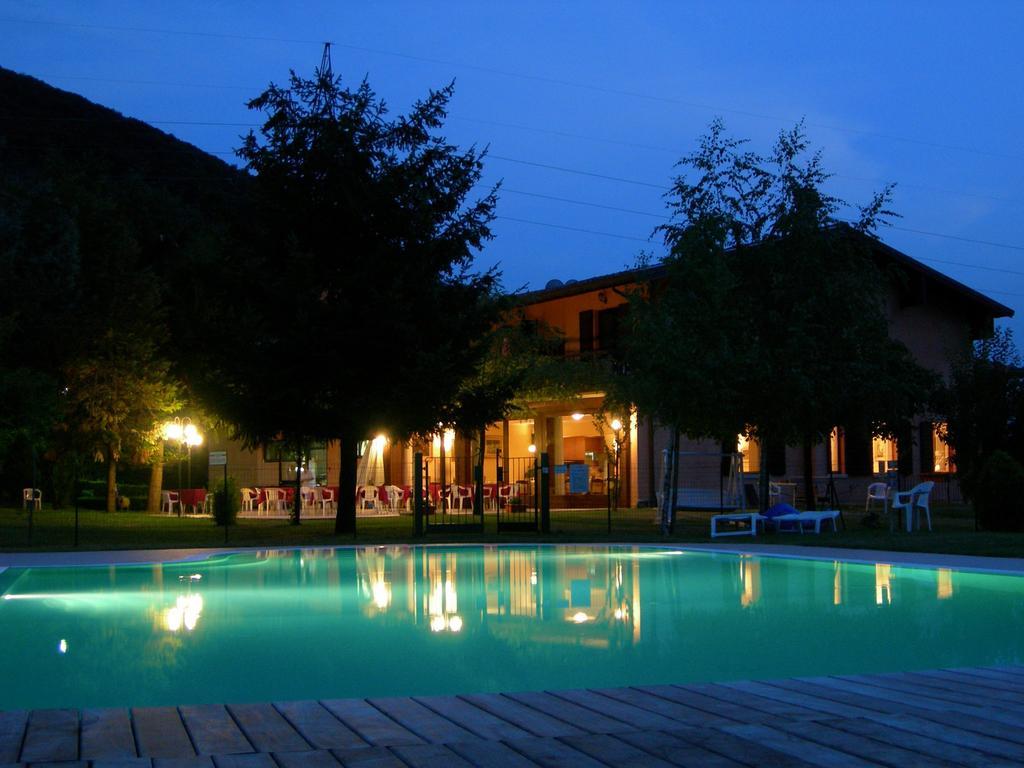 Hotel Colomber Gardone Riviera Buitenkant foto