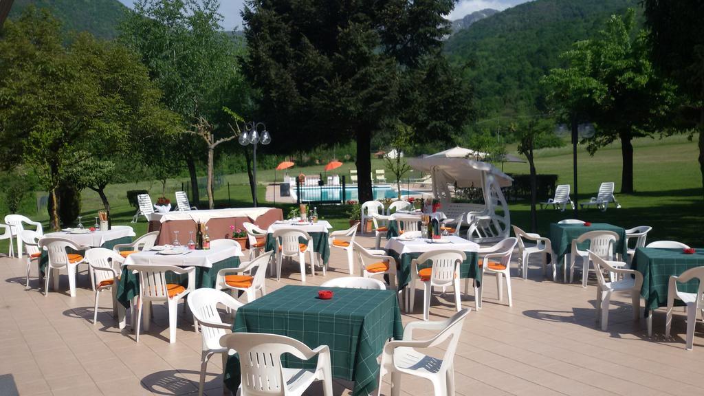 Hotel Colomber Gardone Riviera Buitenkant foto