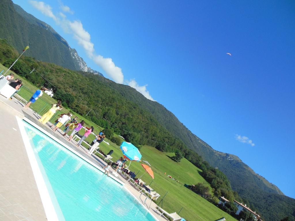 Hotel Colomber Gardone Riviera Buitenkant foto